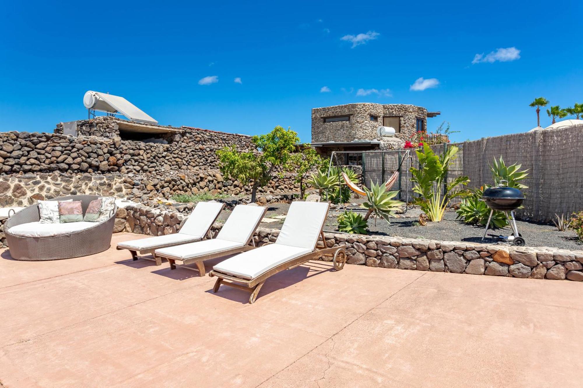 Finca De Arrieta Village - Yurts And Stone Cottages - Shared Pool - Walking Distance To Arrieta Beach - Eco Friendly Табайеско Экстерьер фото