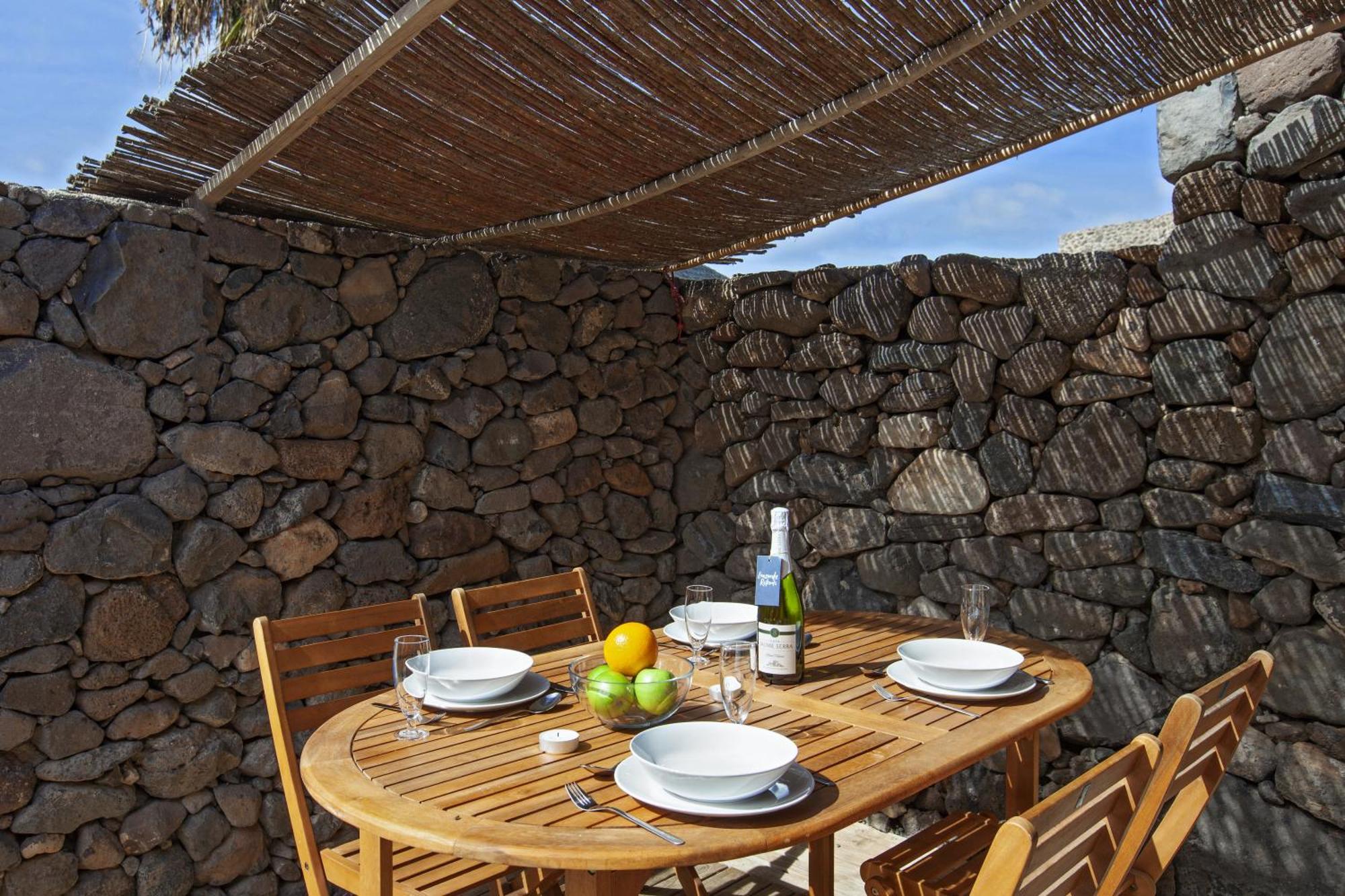 Finca De Arrieta Village - Yurts And Stone Cottages - Shared Pool - Walking Distance To Arrieta Beach - Off Grid Табайеско Номер фото